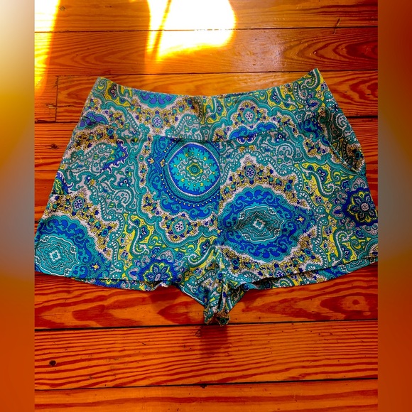 Like New! Alice & Trixie 100% Silk Print Short With Side Pockets. Size XS - Picture 3 of 10